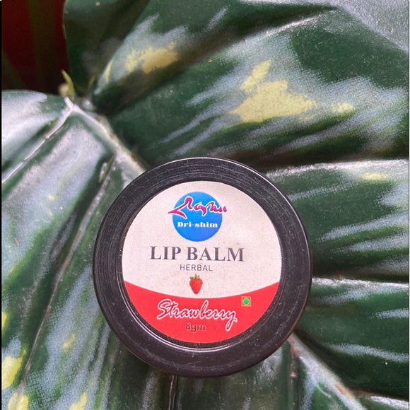 Dri-Shim Tibetan Herbal lip balm with different flavour - Picture 6 of 9